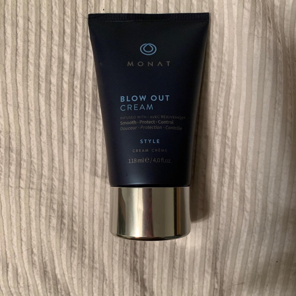 Monat blow out cream